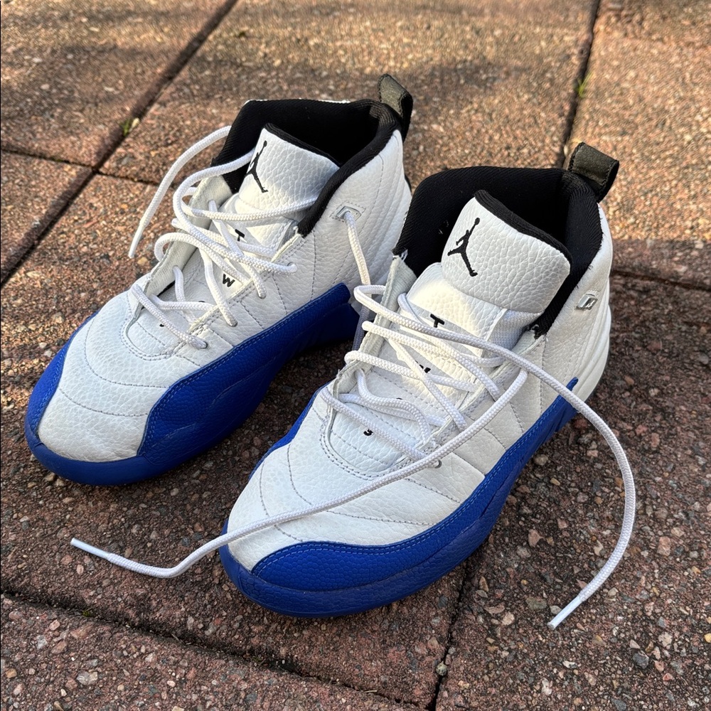 Jordan Air Retro Sneaker In A White And Blue size 3 Youth